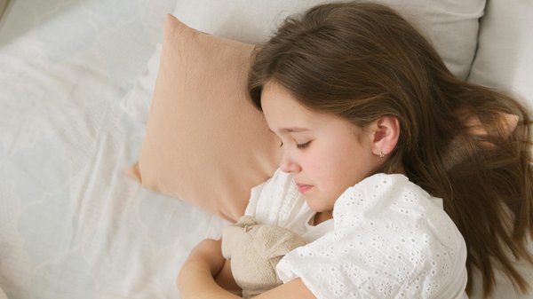 Oreiller enfant : le choix idéal pour dormir sur le ventre