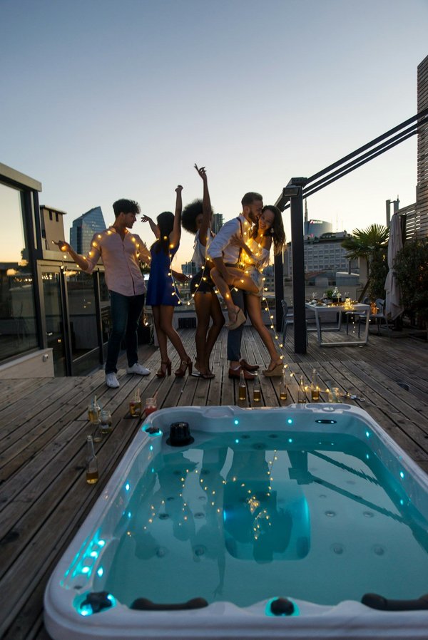 Projecteur led piscine : 10 modèles testés pour 2024